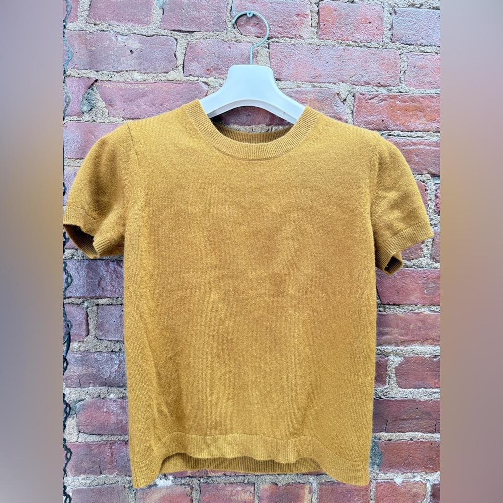 Everlane shortsleeve cashmere honey mustard sweater